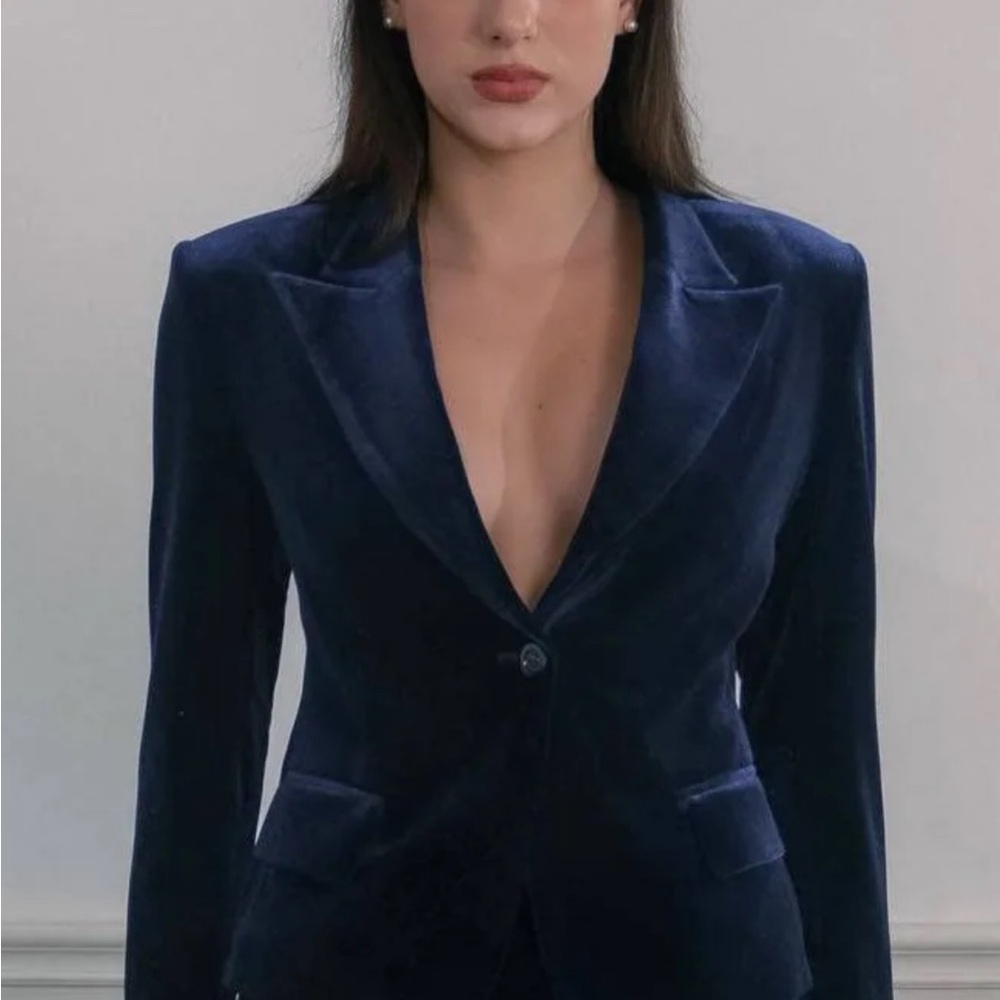 Luxurious Deep Blue Women's Velvet Blazer
